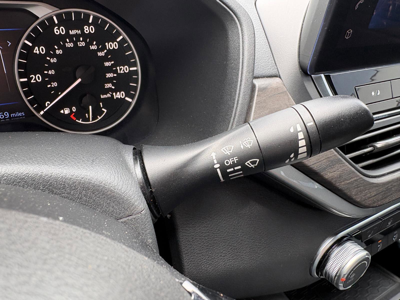 Used 2024 Nissan Altima 2.5 SV w/ SV Premium Package FWD image 32
