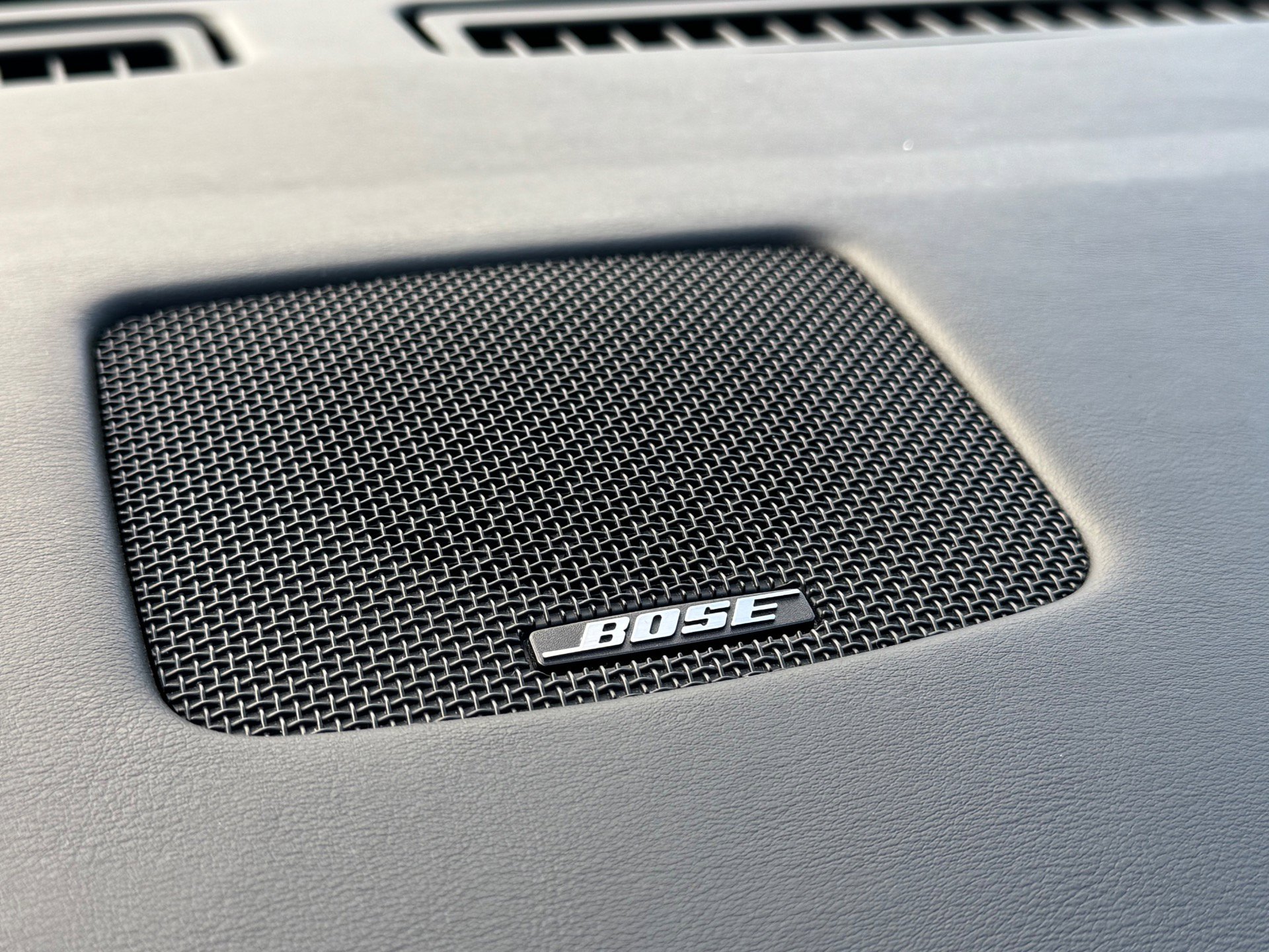 Used 2019 Nissan GT-R Premium image 25