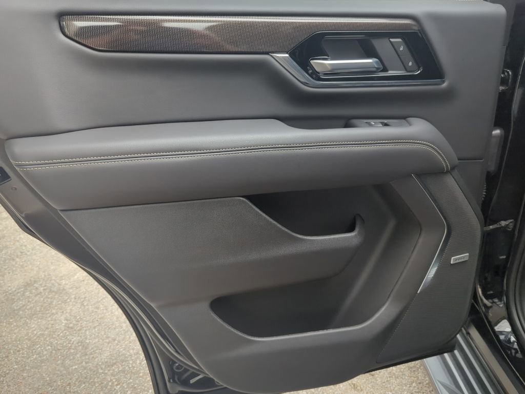 Used 2025 GMC Yukon Elevation w/ LPO, Elevation Black Package image 14