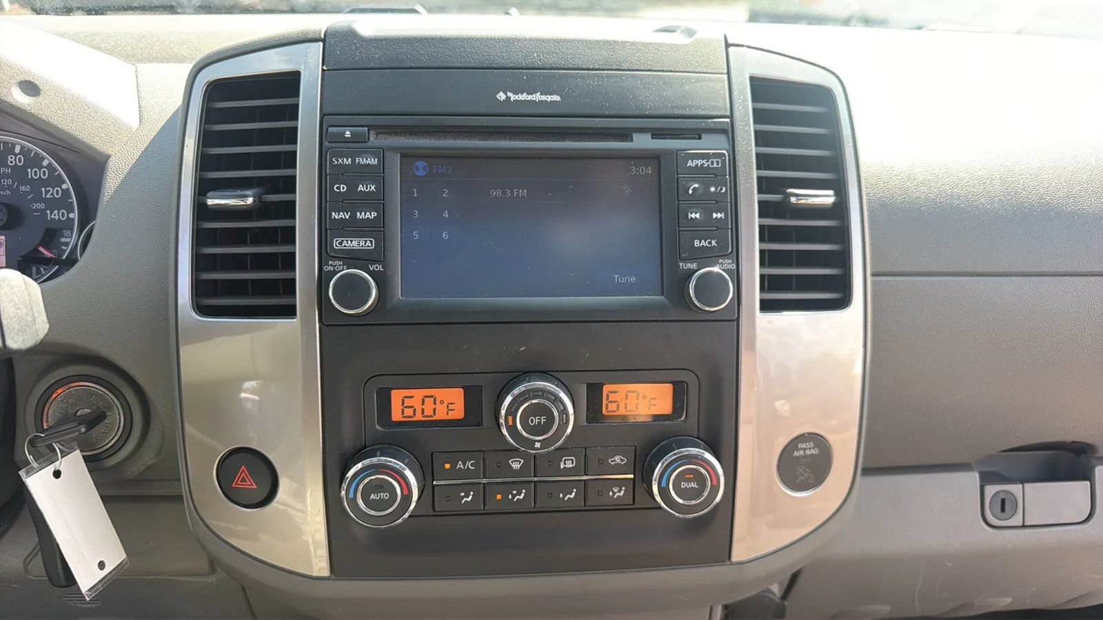 Used 2015 Nissan Frontier SL w/ Moonroof Package AWD/4WD image 17