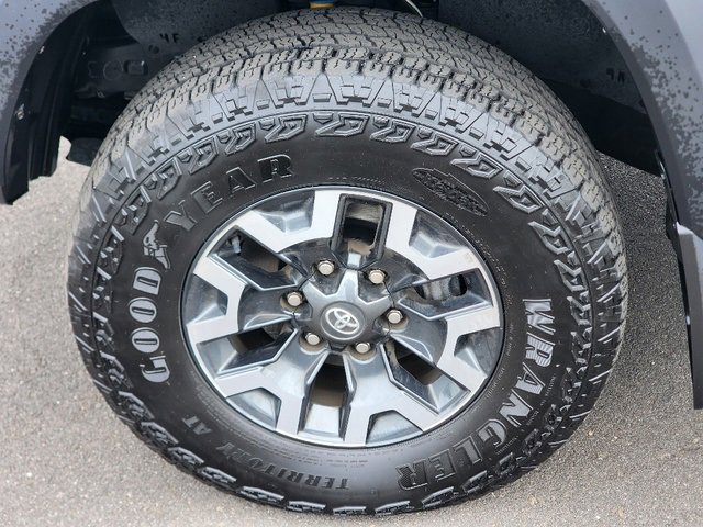 Used 2022 Toyota Tacoma TRD Off-Road image 18