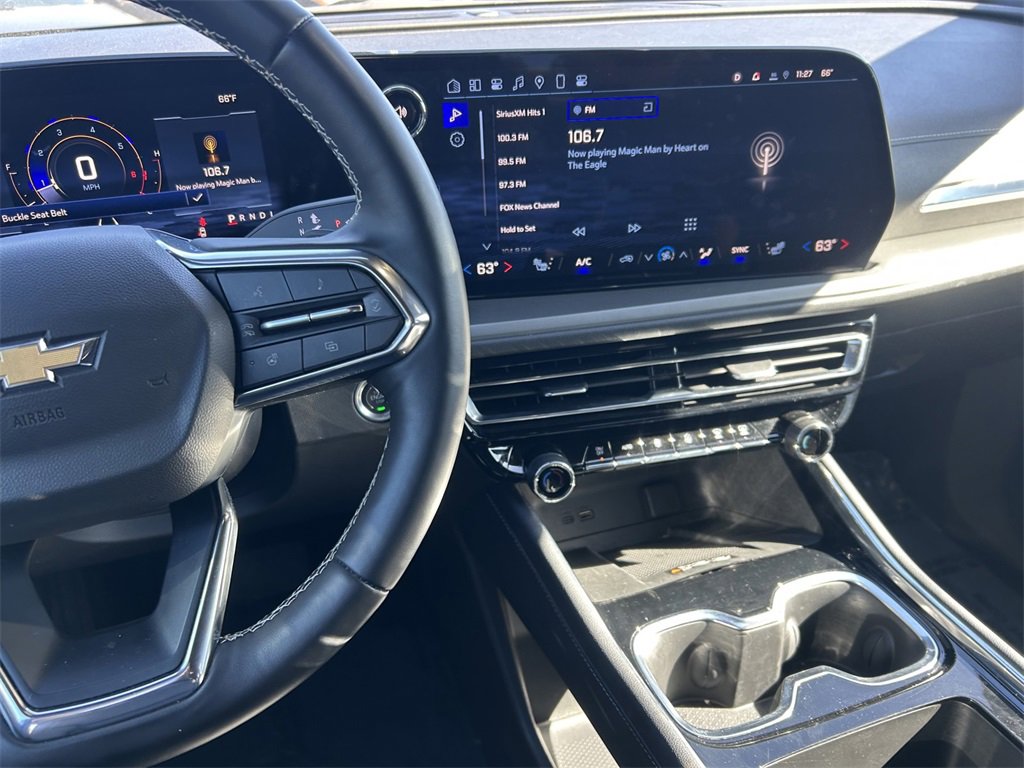 Used 2025 Chevrolet Traverse LT image 17