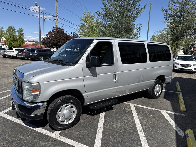 Used 2011 Ford E-350 and Econoline 350 XLT RWD image 2