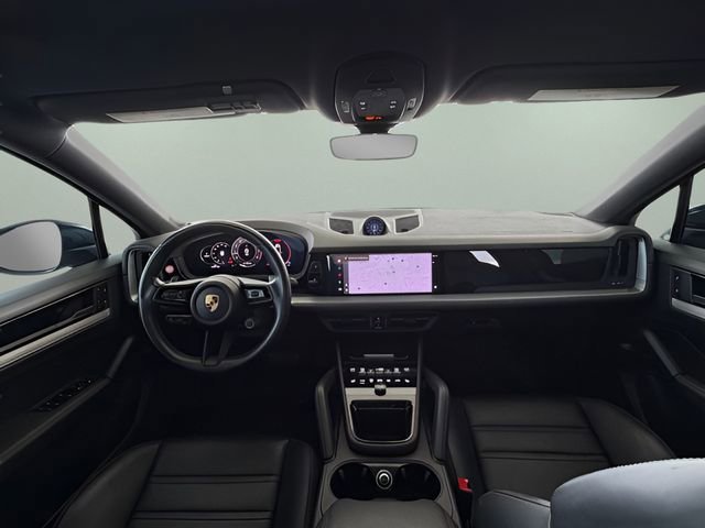 Used 2024 Porsche Cayenne Coupe image 38