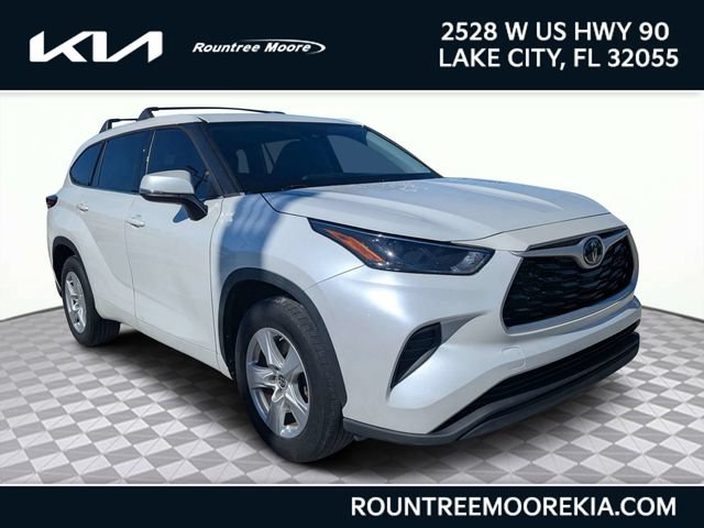 Used 2022 Toyota Highlander L FWD image 1