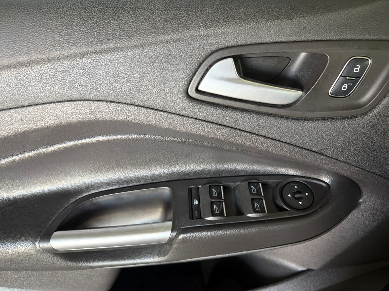 Used 2017 Ford Escape SE w/ Equipment Group 201A FWD image 11