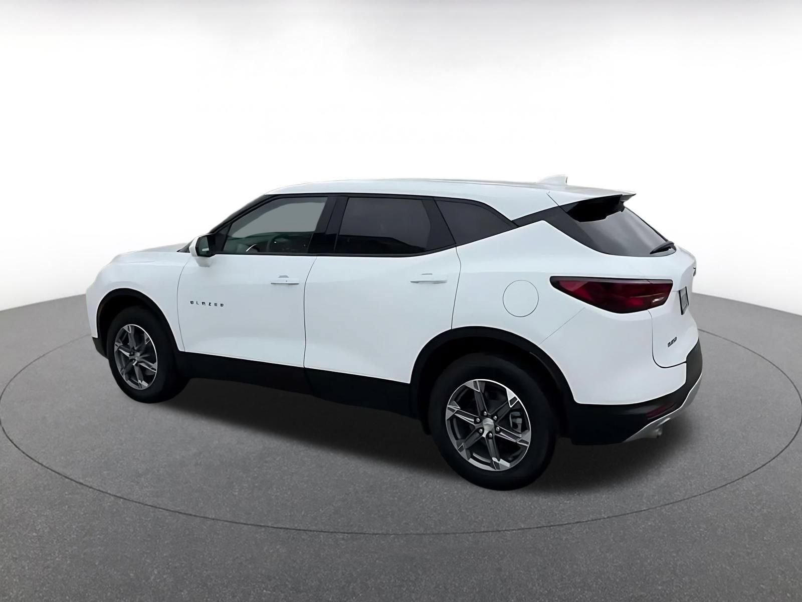 Used 2025 Chevrolet Blazer LT FWD image 10