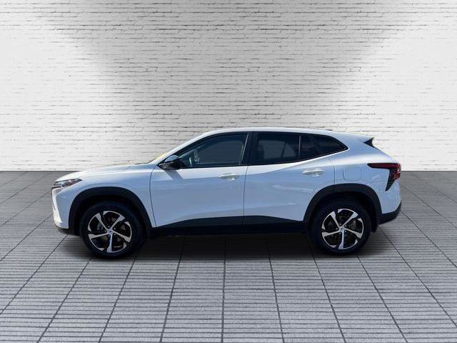 Used 2024 Chevrolet Trax RS image 2