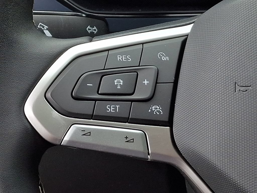 Certified 2023 Volkswagen Taos SE w/ Panoramic Sunroof Package AWD/4WD image 17