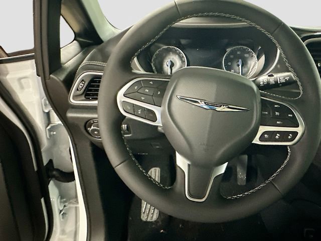 New 2026 Chrysler Pacifica Select AWD/4WD image 12
