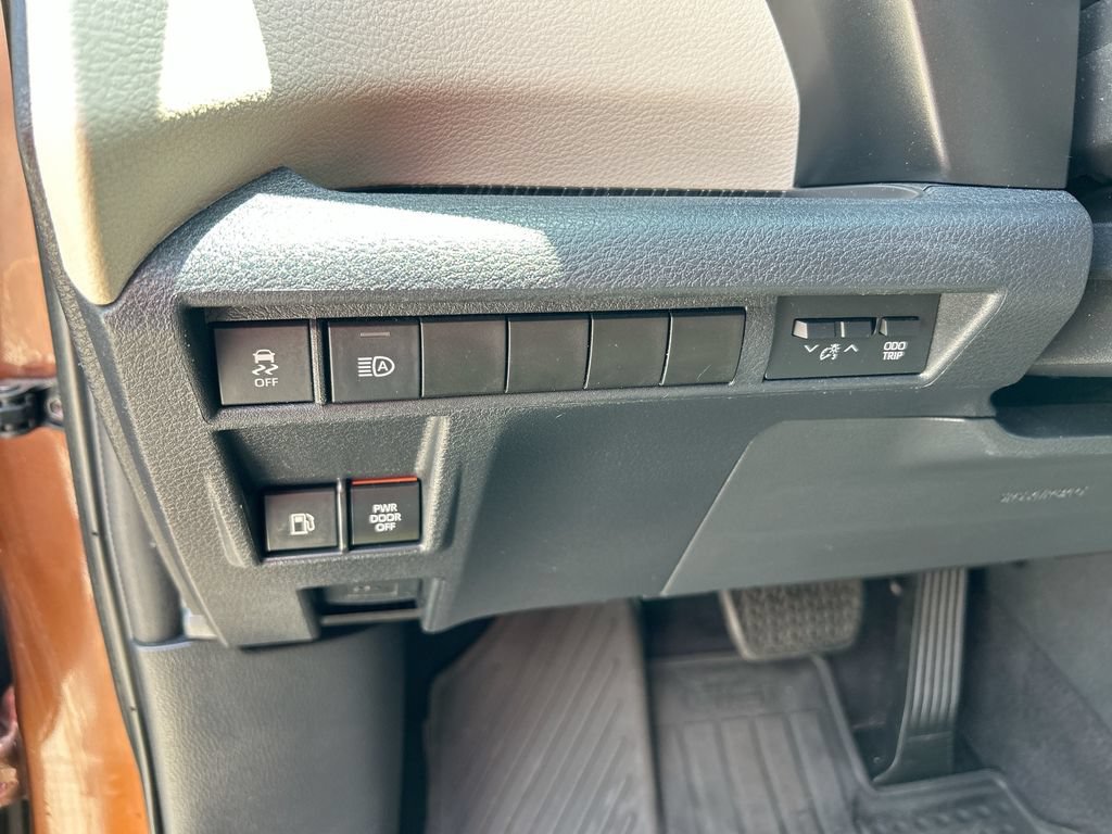 Certified 2021 Toyota Sienna XLE FWD image 14