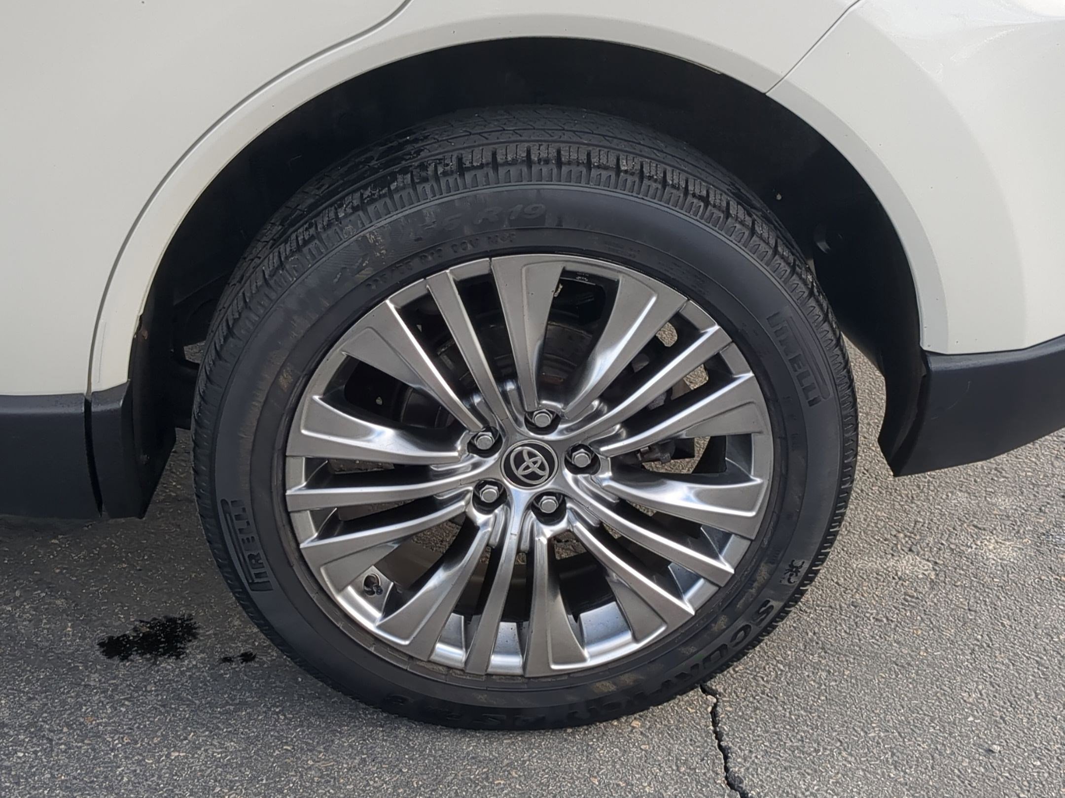 Used 2021 Toyota Venza Limited image 13