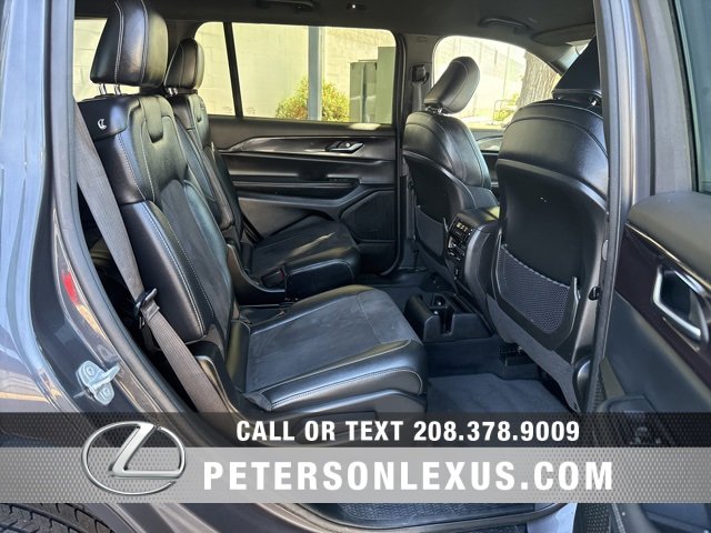 Used 2023 Jeep Grand Cherokee L Laredo image 16