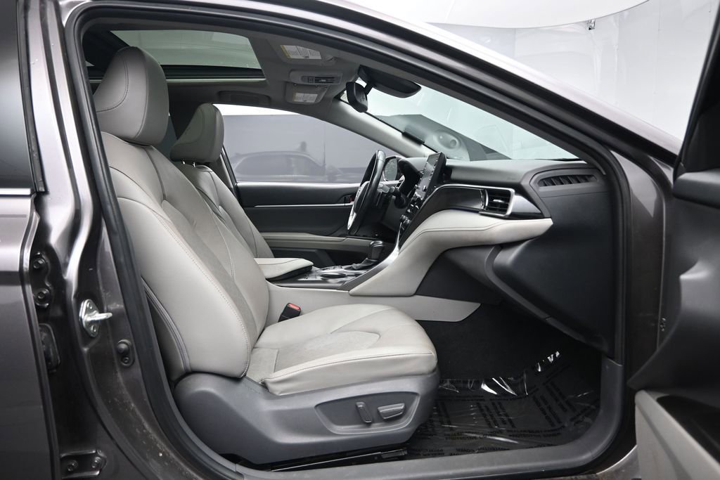 Used 2021 Toyota Camry XSE FWD image 28