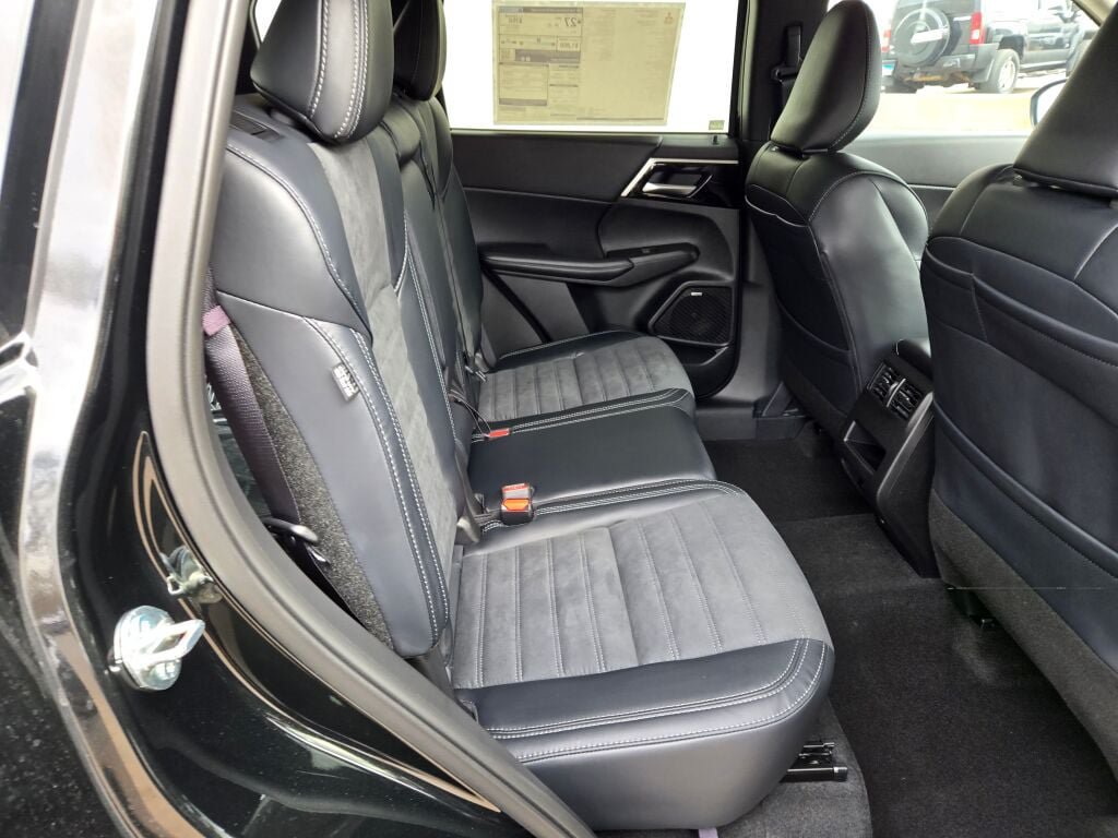 New 2026 Mitsubishi Outlander SE AWD/4WD image 8