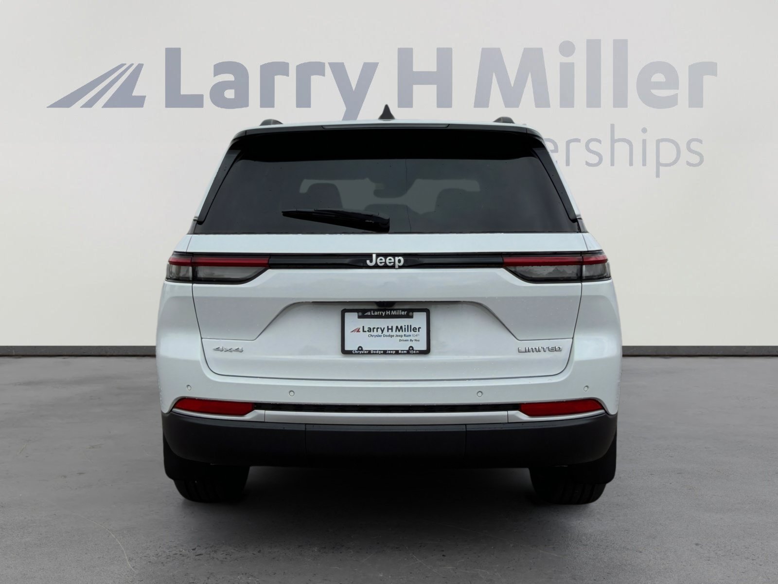 New 2026 Jeep Grand Cherokee Limited w/ Trailer Tow Package AWD/4WD image 5