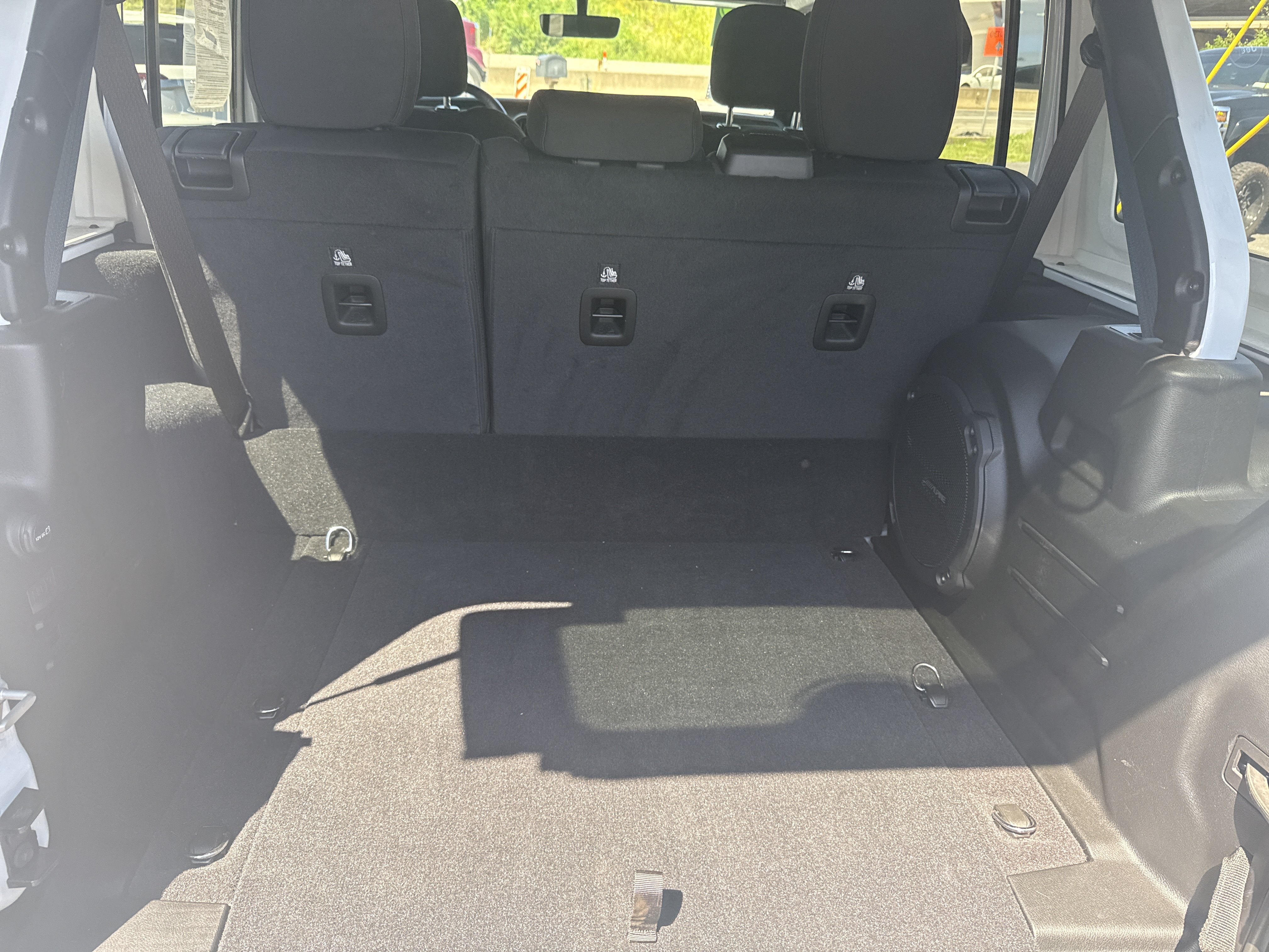 Used 2023 Jeep Wrangler Unlimited w/ Sun & Screen Package AWD/4WD image 5