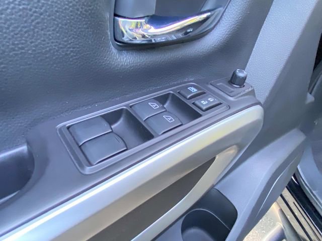 Used 2021 Nissan Titan SV w/ SV Convenience Package AWD/4WD image 13