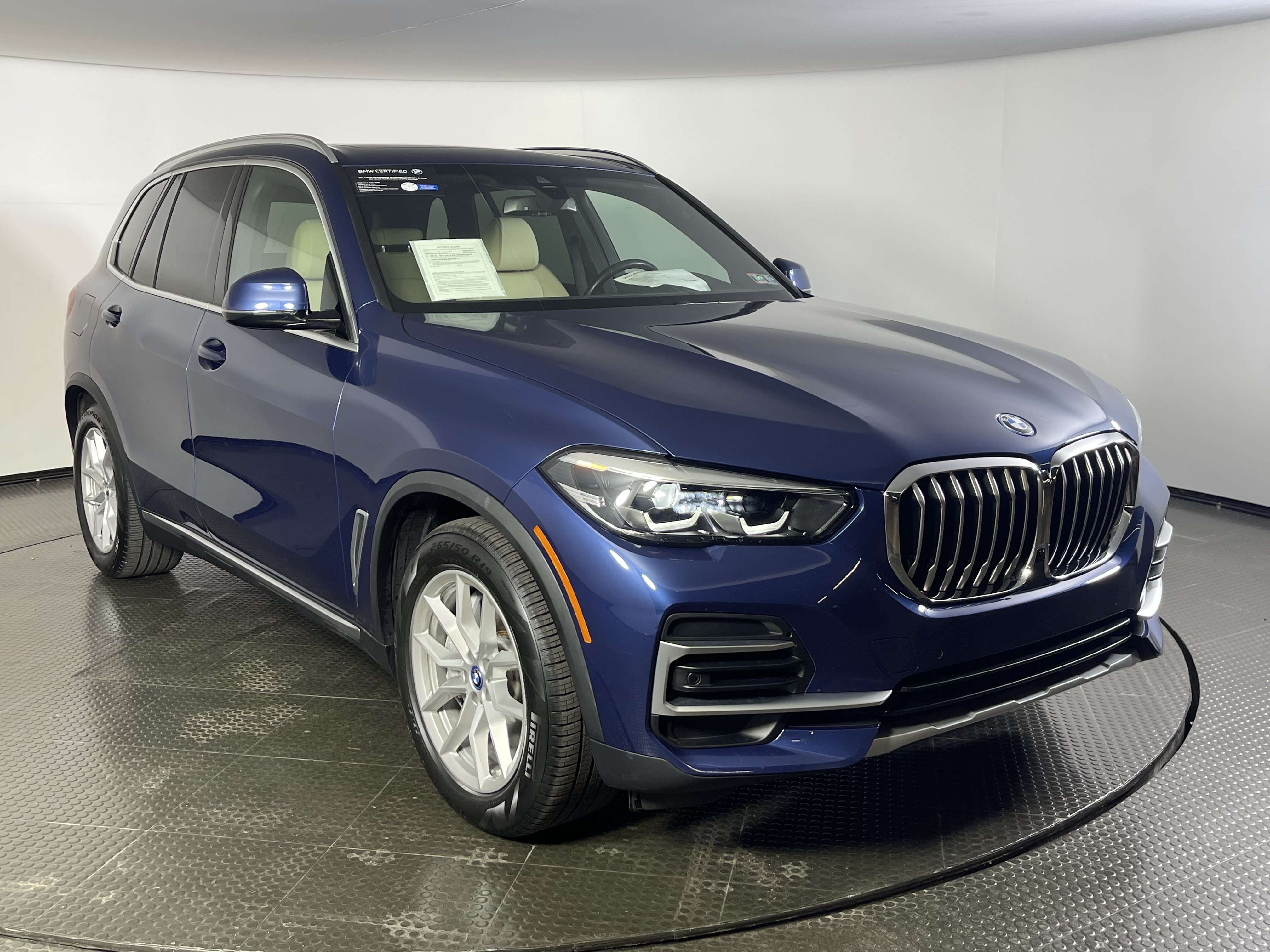 Used 2022 BMW X5 xDrive45e w/ Premium Package AWD/4WD image 3