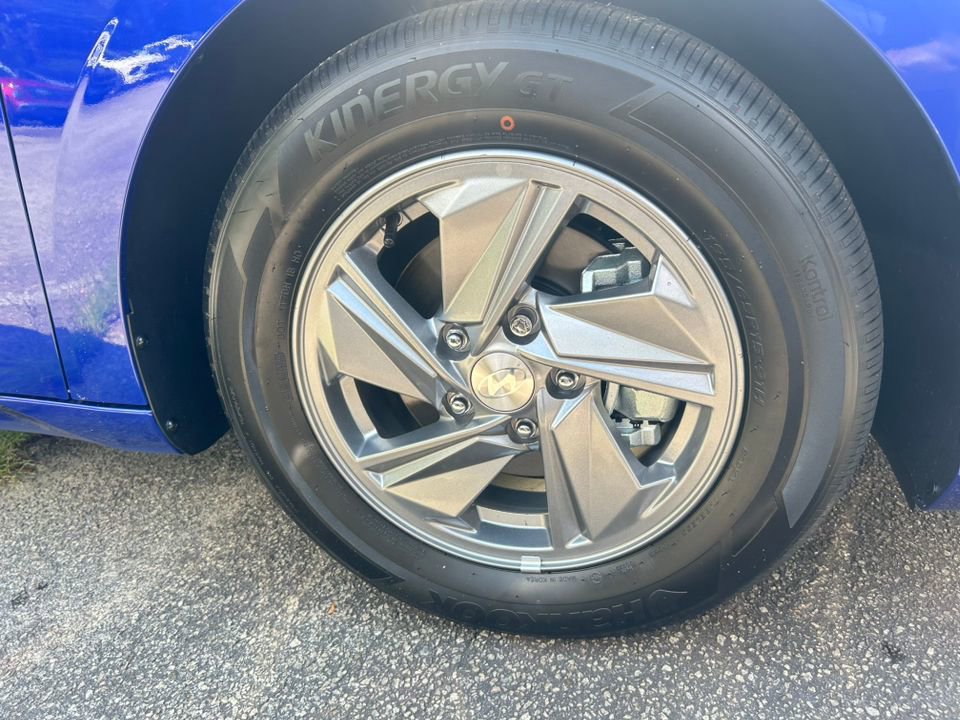 New 2025 Hyundai Elantra SE image 13