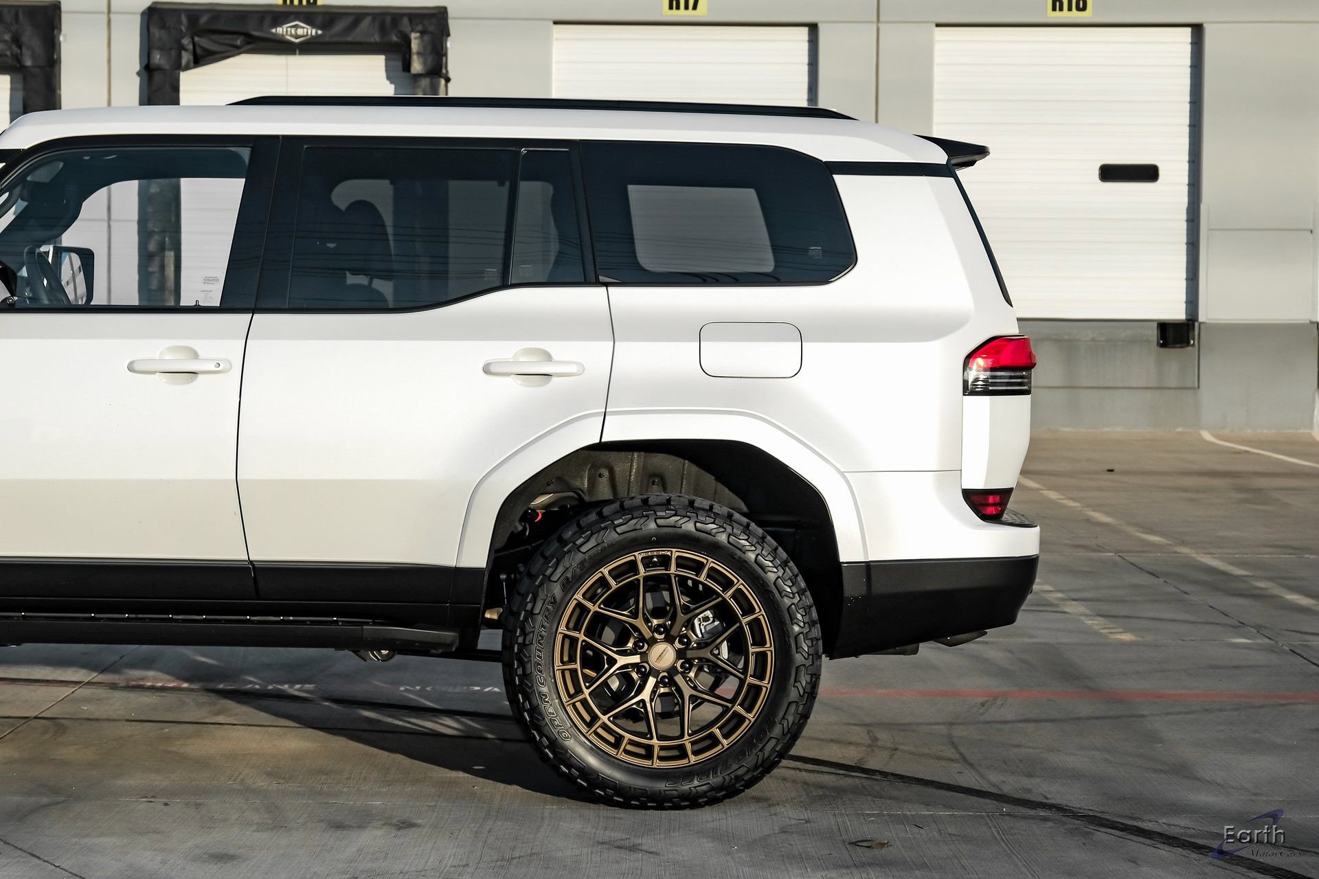 Used 2025 Lexus GX 550 550 Luxury+ HUD Vossen Wheels w/ Accessory Package (2T) image 9