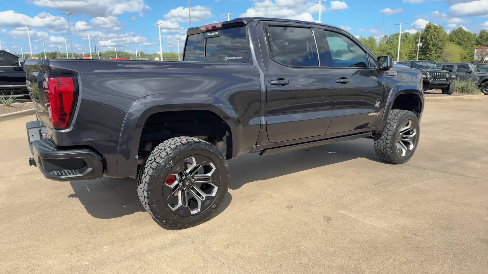 Used 2023 GMC Sierra 1500 AT4 w/ AT4 Premium Package AWD/4WD image 9