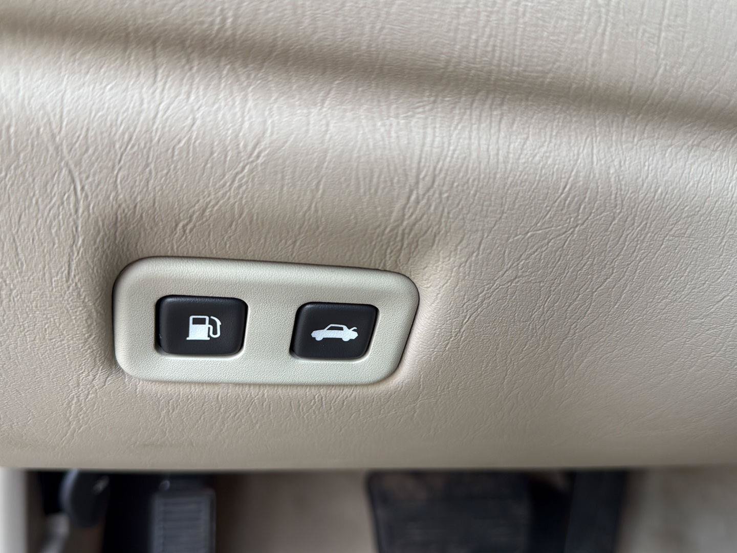 Used 2006 Cadillac XLR RWD image 22