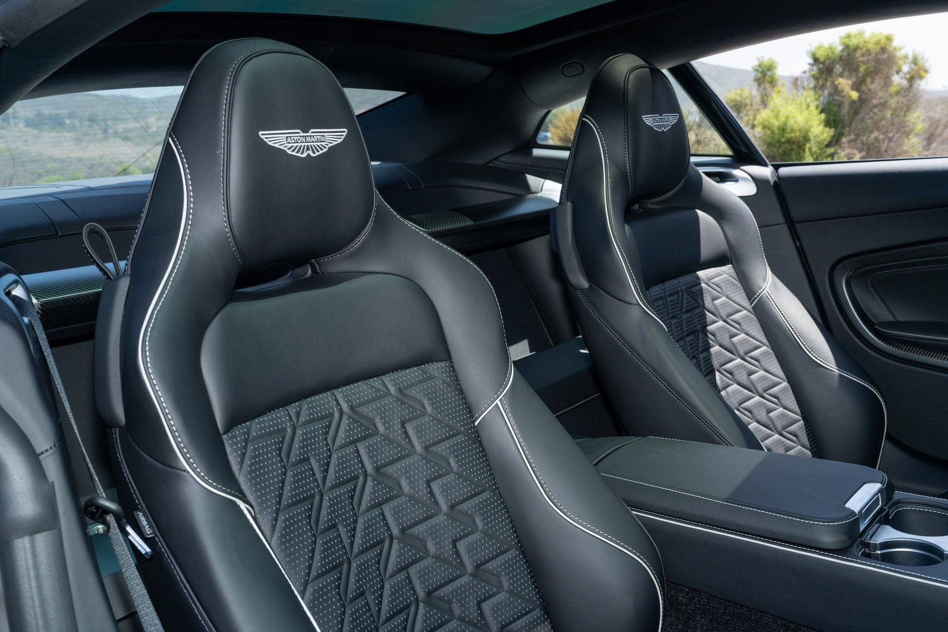 Used 2026 Aston Martin Vanquish RWD image 17