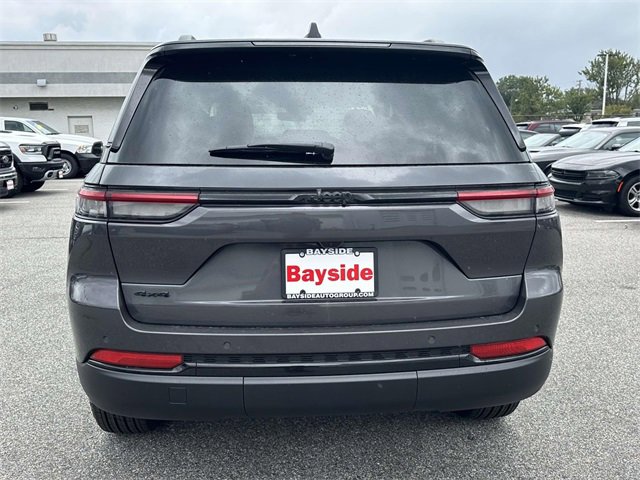 New 2025 Jeep Grand Cherokee Altitude image 17