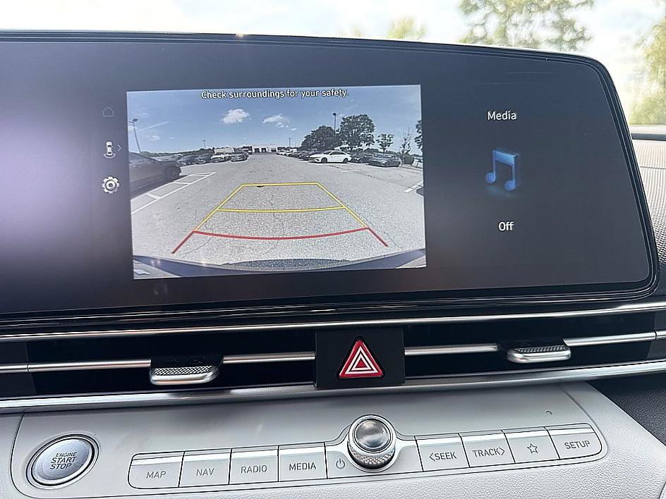 New 2026 Hyundai Elantra Limited FWD image 10