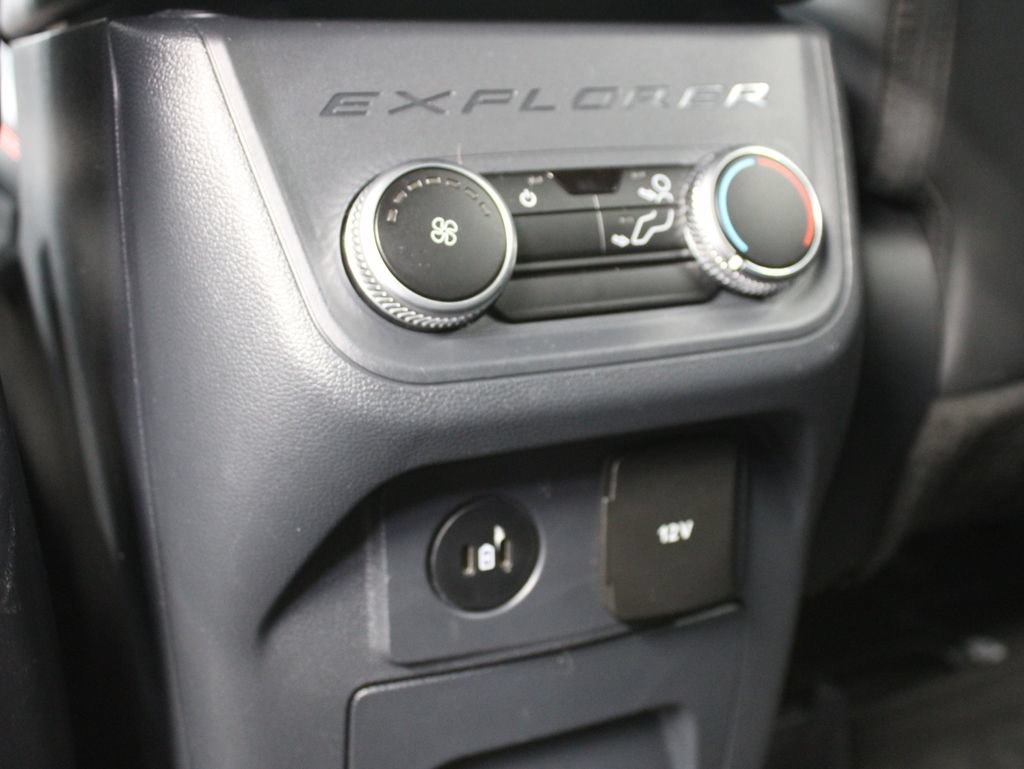 Used 2025 Ford Explorer ST-Line w/ ST-Line Street Pack AWD/4WD image 17