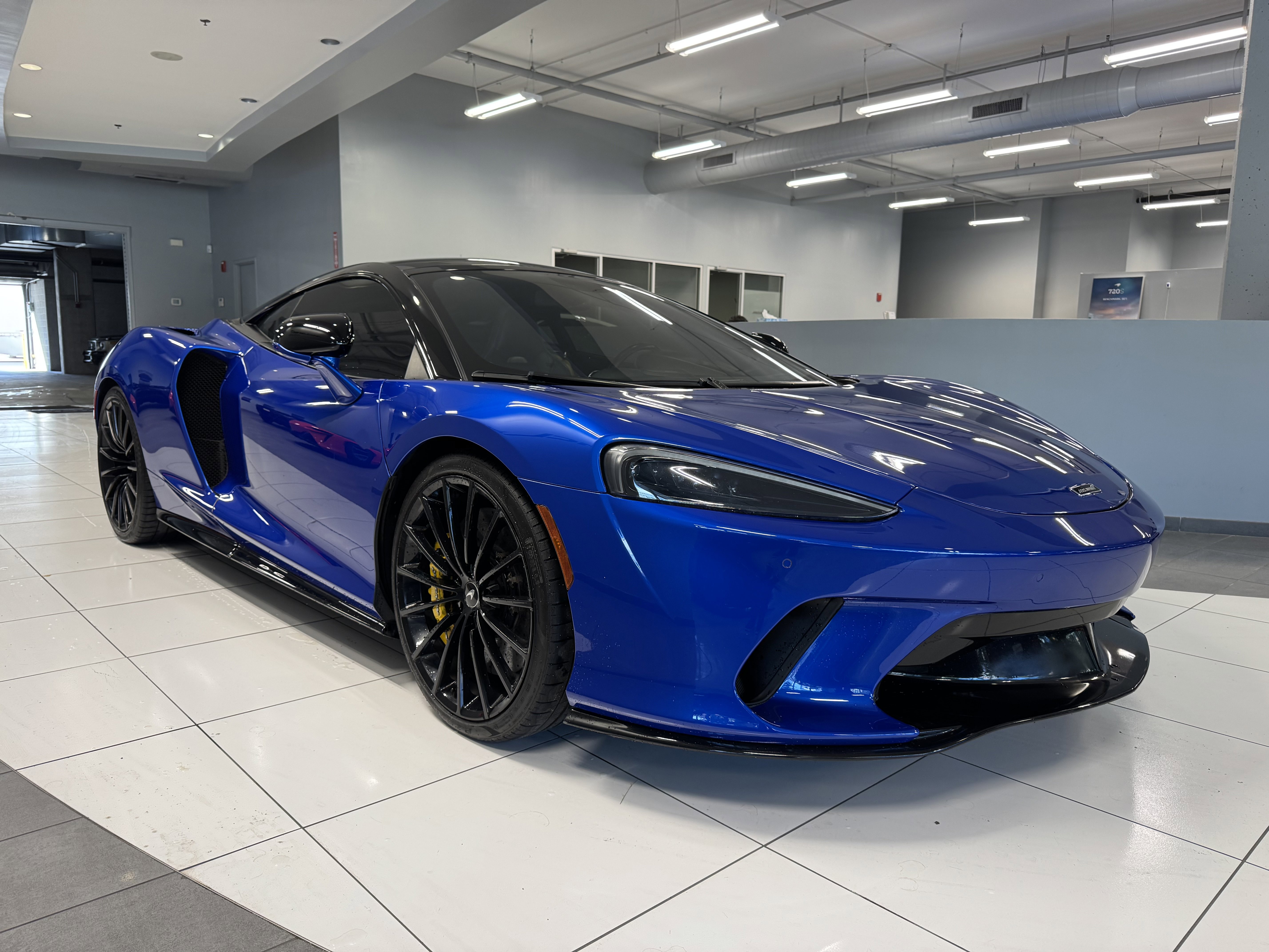 Used 2023 McLaren GT image 5