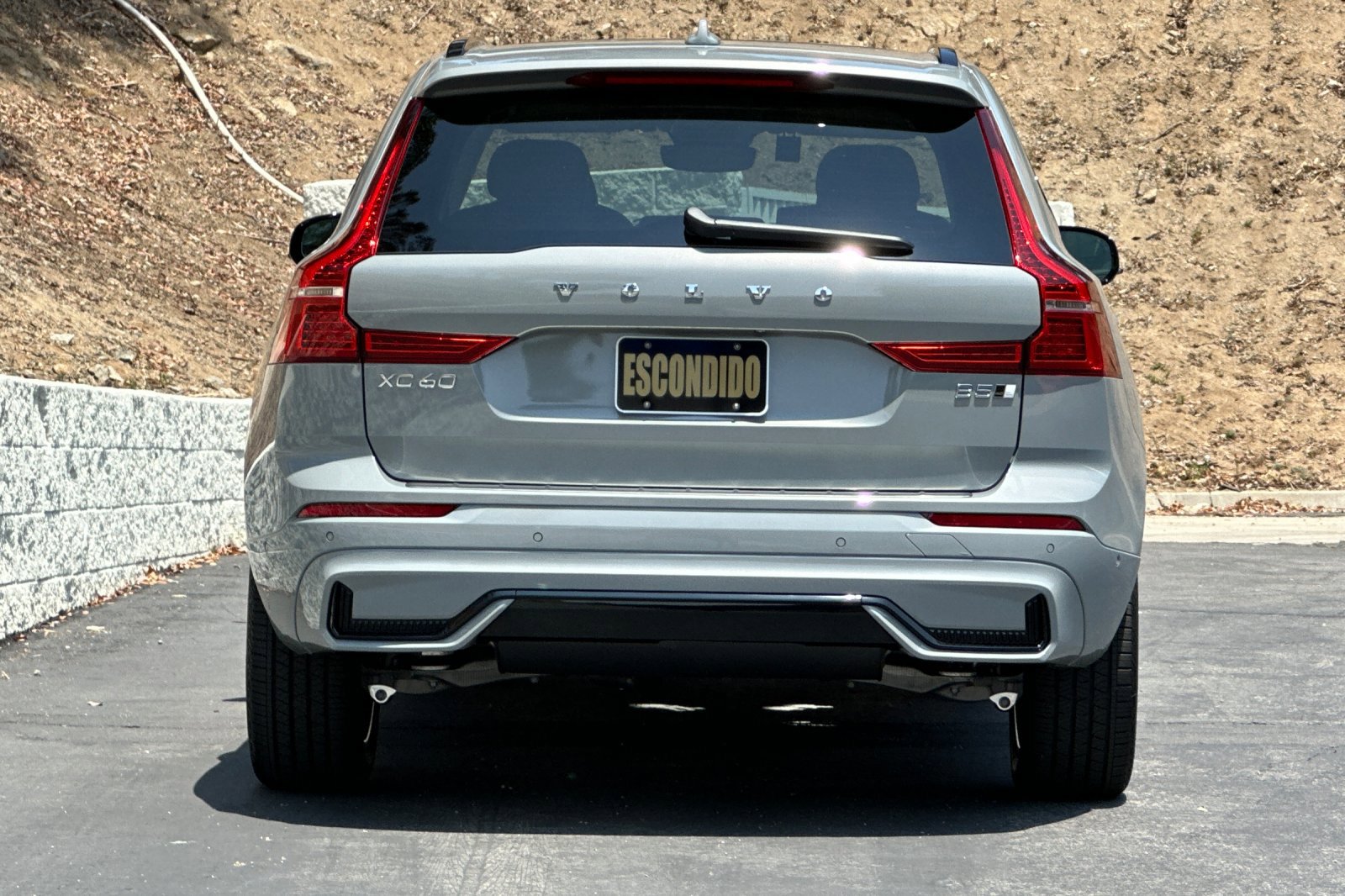 New 2025 Volvo XC60 B5 Plus w/ Climate Package image 6