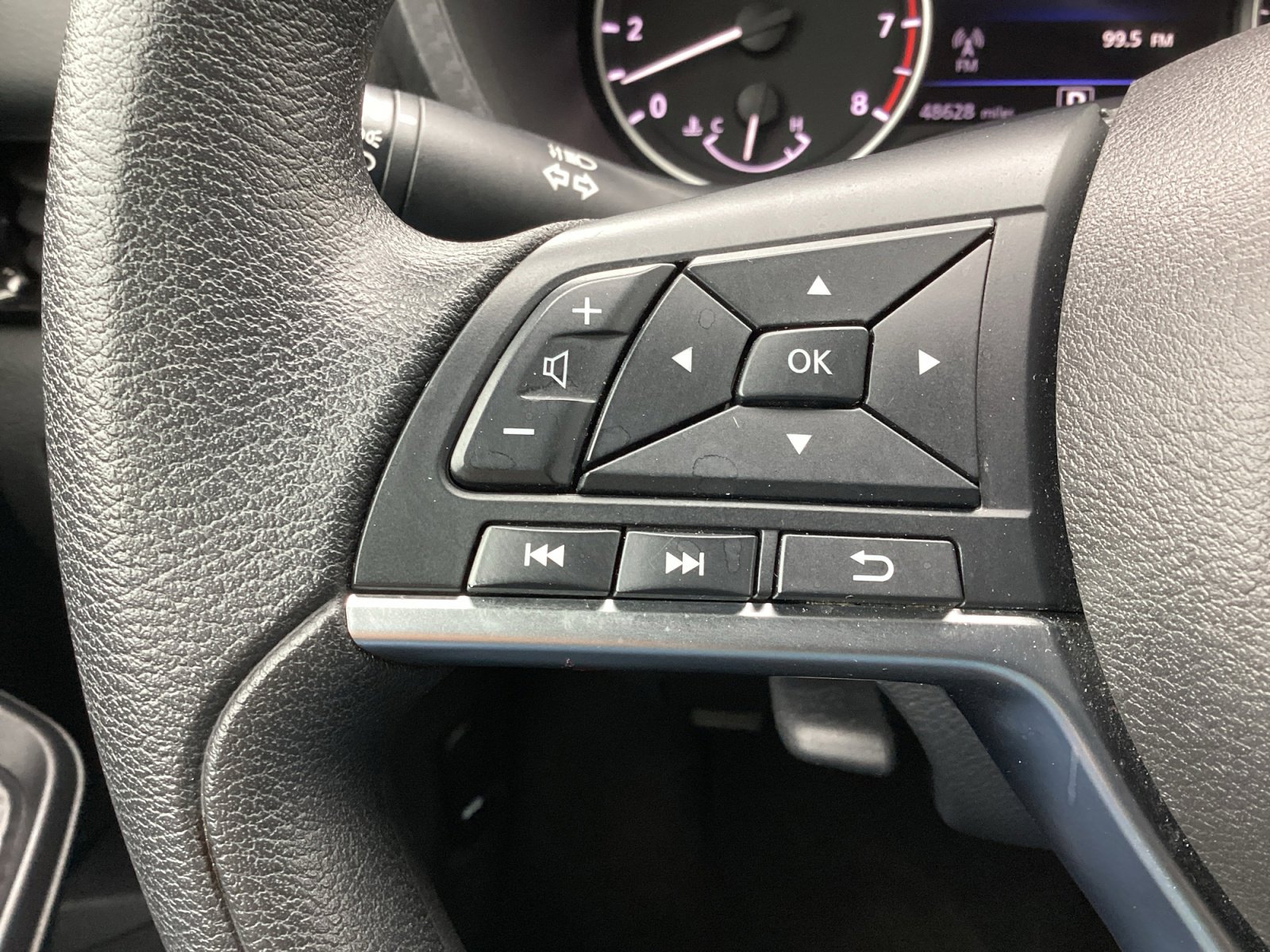 Used 2024 Nissan Sentra SV FWD image 18