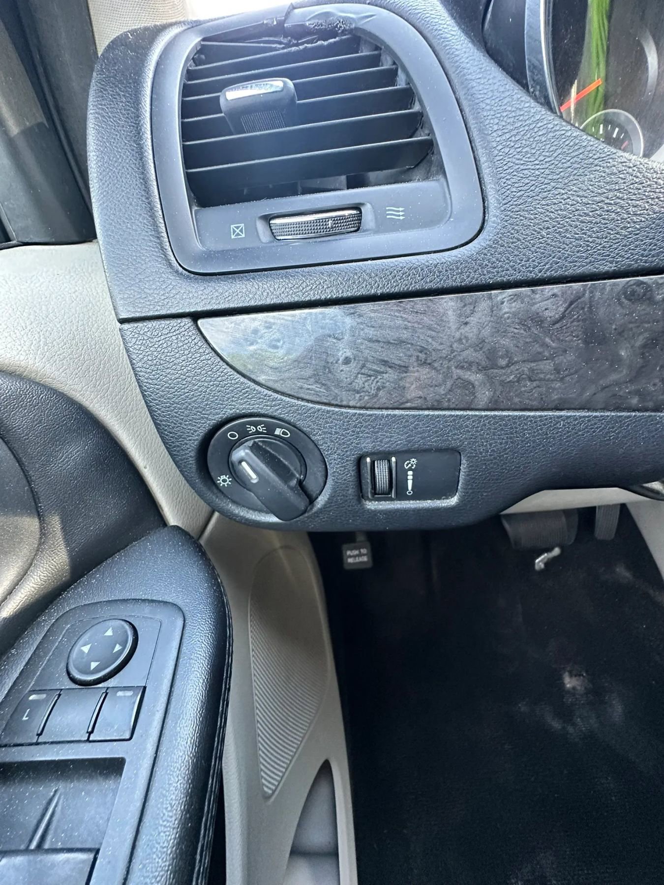 Used 2014 Dodge Grand Caravan SXT image 29