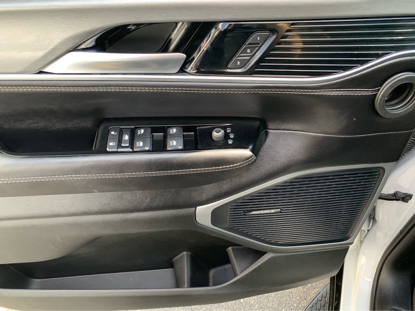 Used 2023 Jeep Wagoneer Series II w/ Convenience Group I image 14