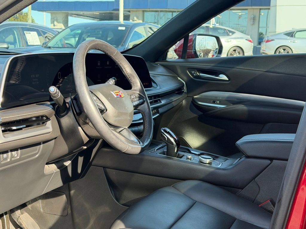 Used 2024 Cadillac XT4 Premium Luxury AWD/4WD image 7