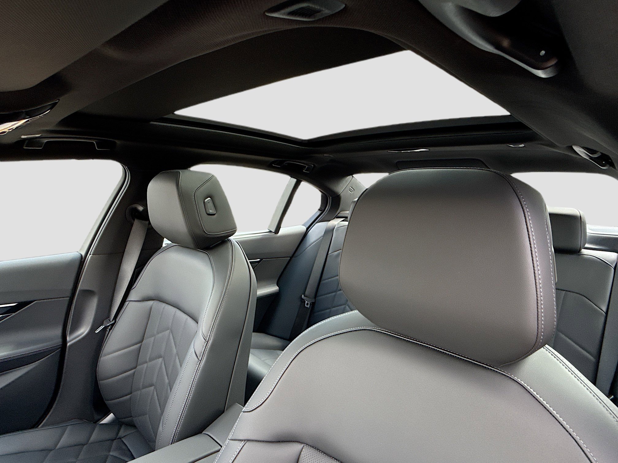 New 2026 BMW 540i xDrive w/ Executive Package image 27