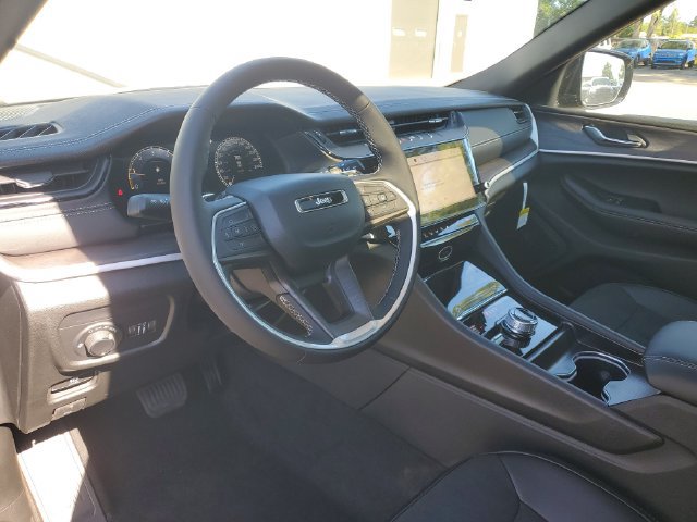 New 2026 Jeep Grand Cherokee L 4WD image 13