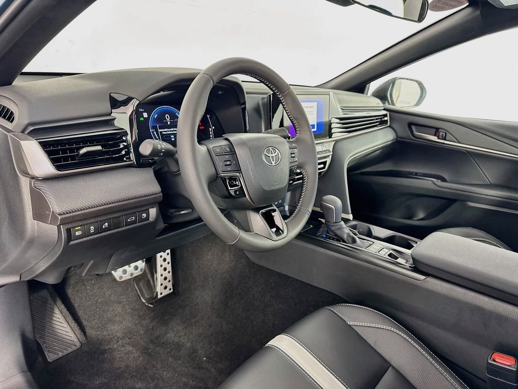 Used 2026 Toyota Camry SE FWD image 14