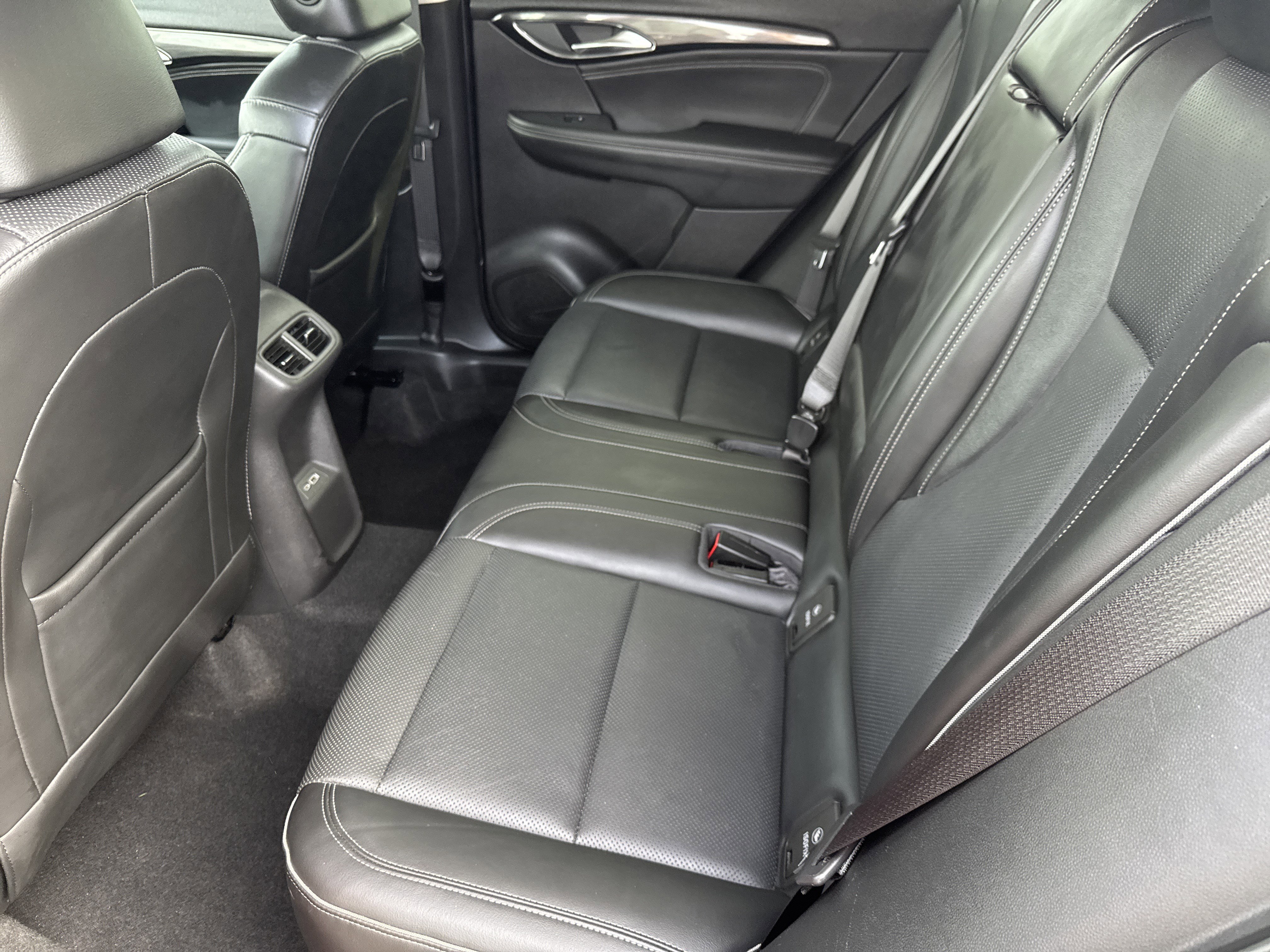 Used 2022 Buick Envision Essence w/ Technology Package I image 11