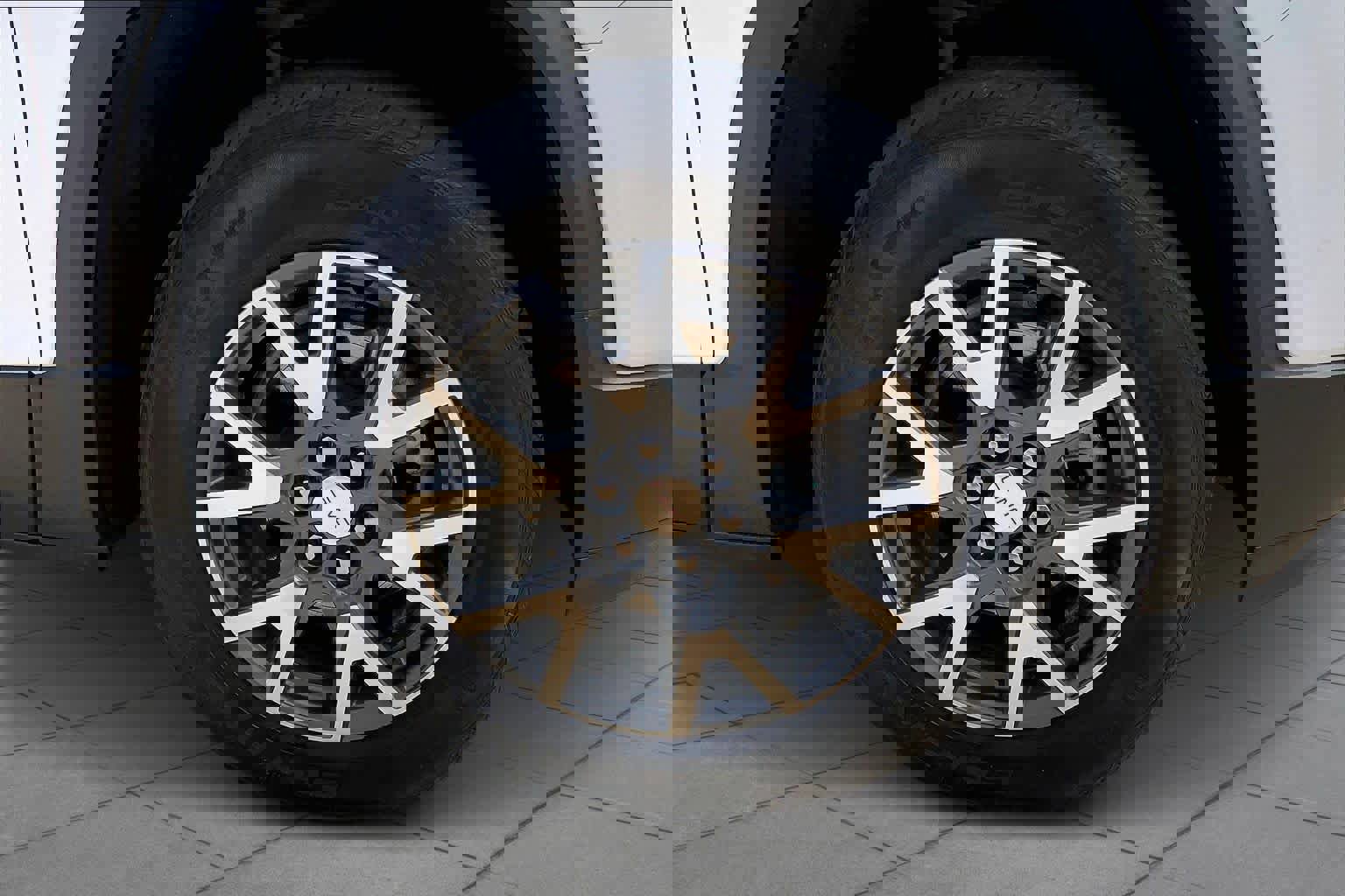 Used 2023 GMC Acadia SLE w/ Driver Convenience Package image 11