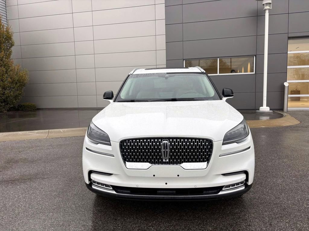 Used 2020 Lincoln Aviator Reserve w/ Equipment Group 201A image 2