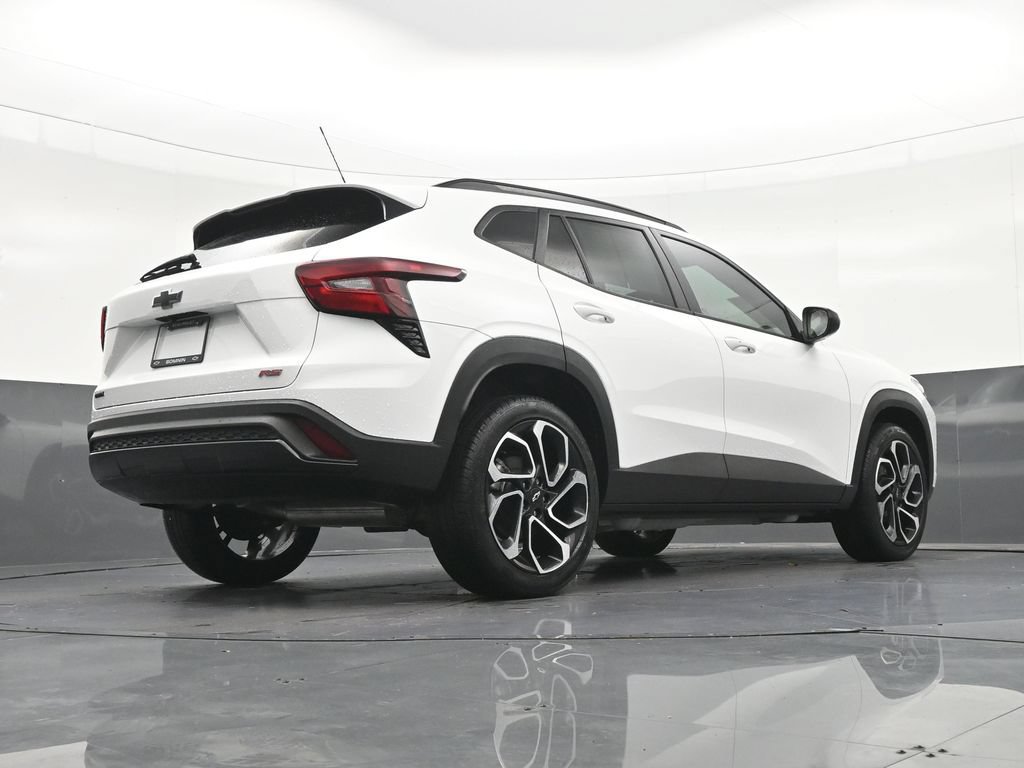 Used 2025 Chevrolet Trax RS FWD image 27