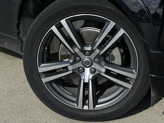 Used 2019 Volvo XC60 T5 Momentum w/ Protection Package Premier FWD image 9