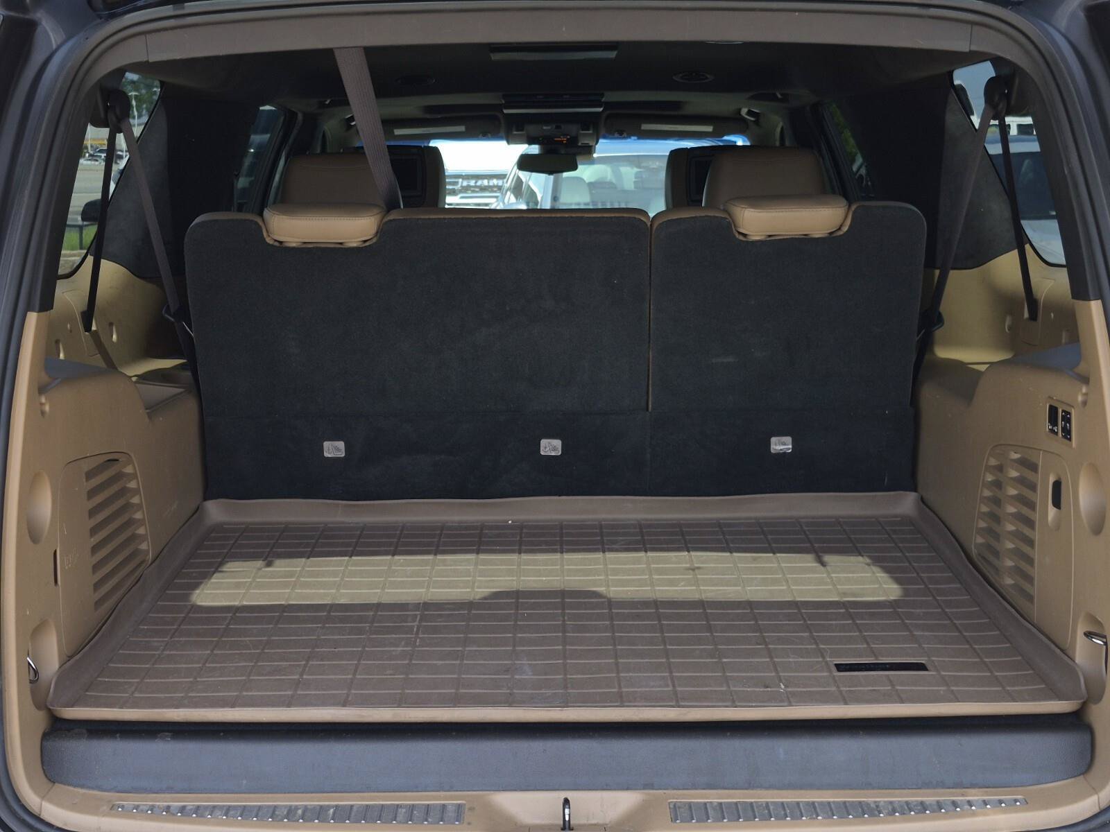 Used 2019 Cadillac Escalade ESV Platinum AWD/4WD image 9