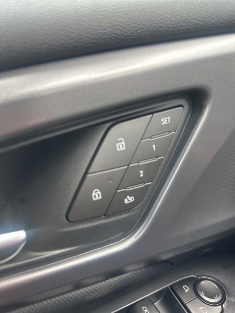 New 2025 Chevrolet Equinox EV RS w/ Convenience Package II FWD image 18