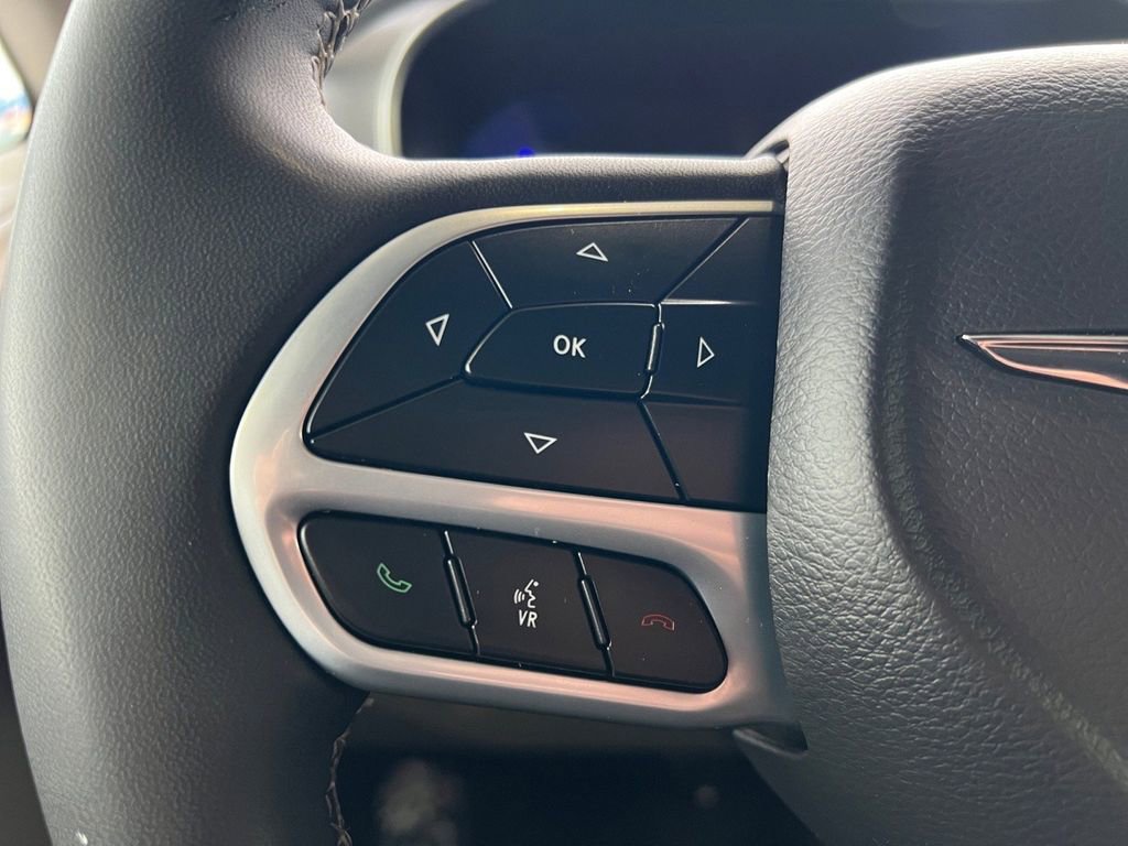 Used 2024 Chrysler Pacifica Select FWD image 29