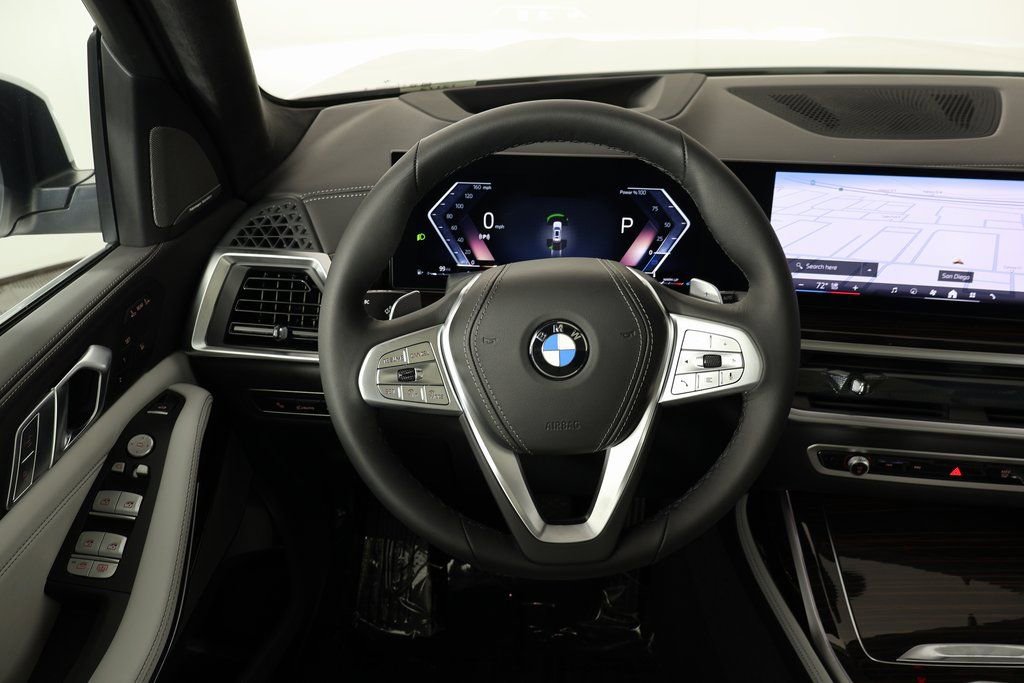 New 2026 BMW X7 xDrive40i w/ Premium Package image 3