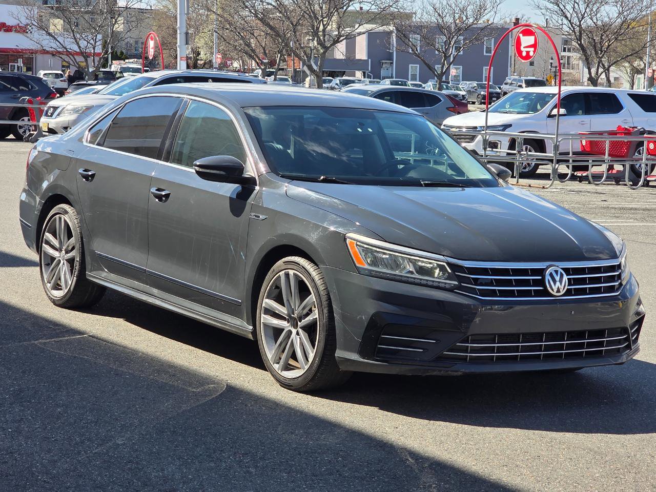 Used 2017 Volkswagen Passat 1.8T R-Line w/ R-Line Lighting Package FWD image 3
